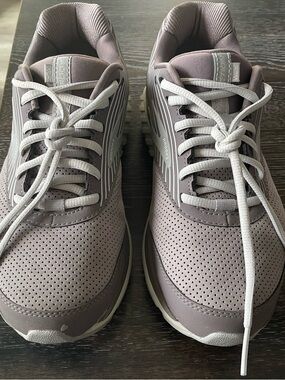 Brooks Women’s Taupe Lace-Up Addiction Athletic Sneakers